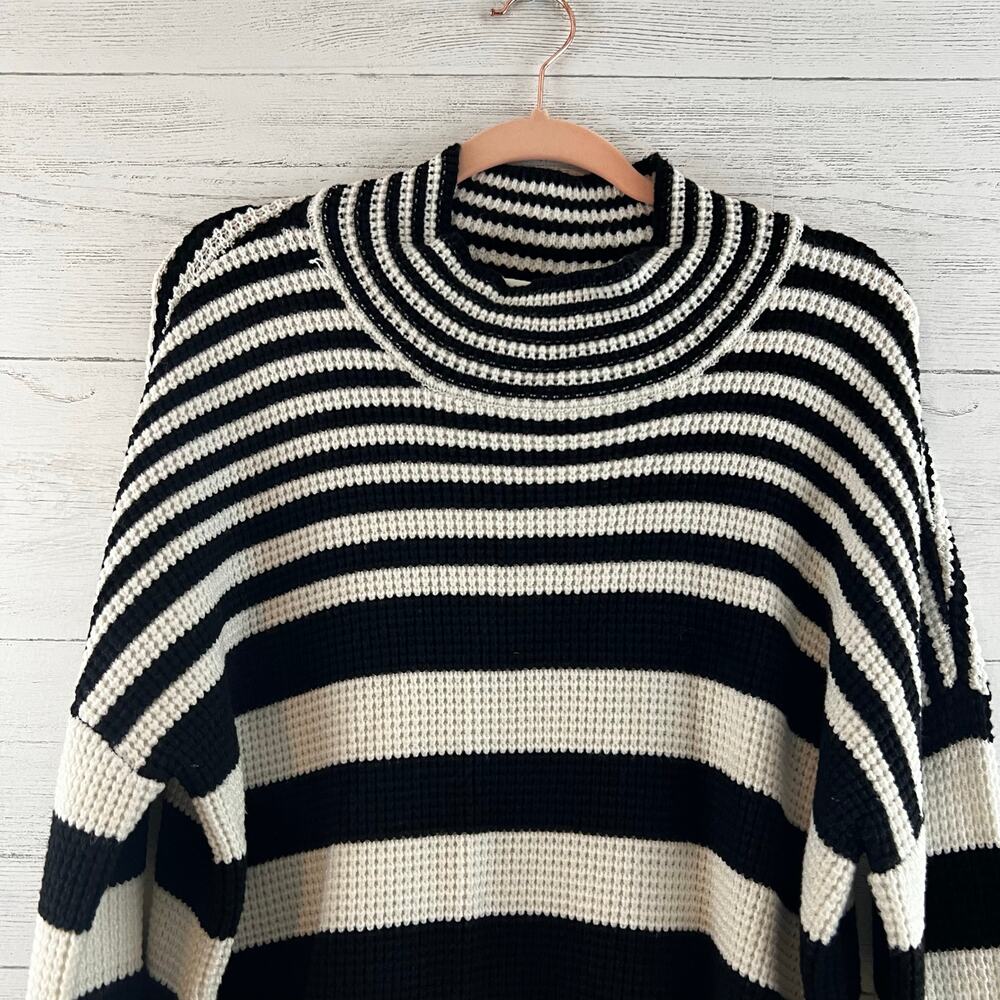 Cyrus Black and White Chunky Knit Mock Neck Sweater Size L - Picture 4 of 8